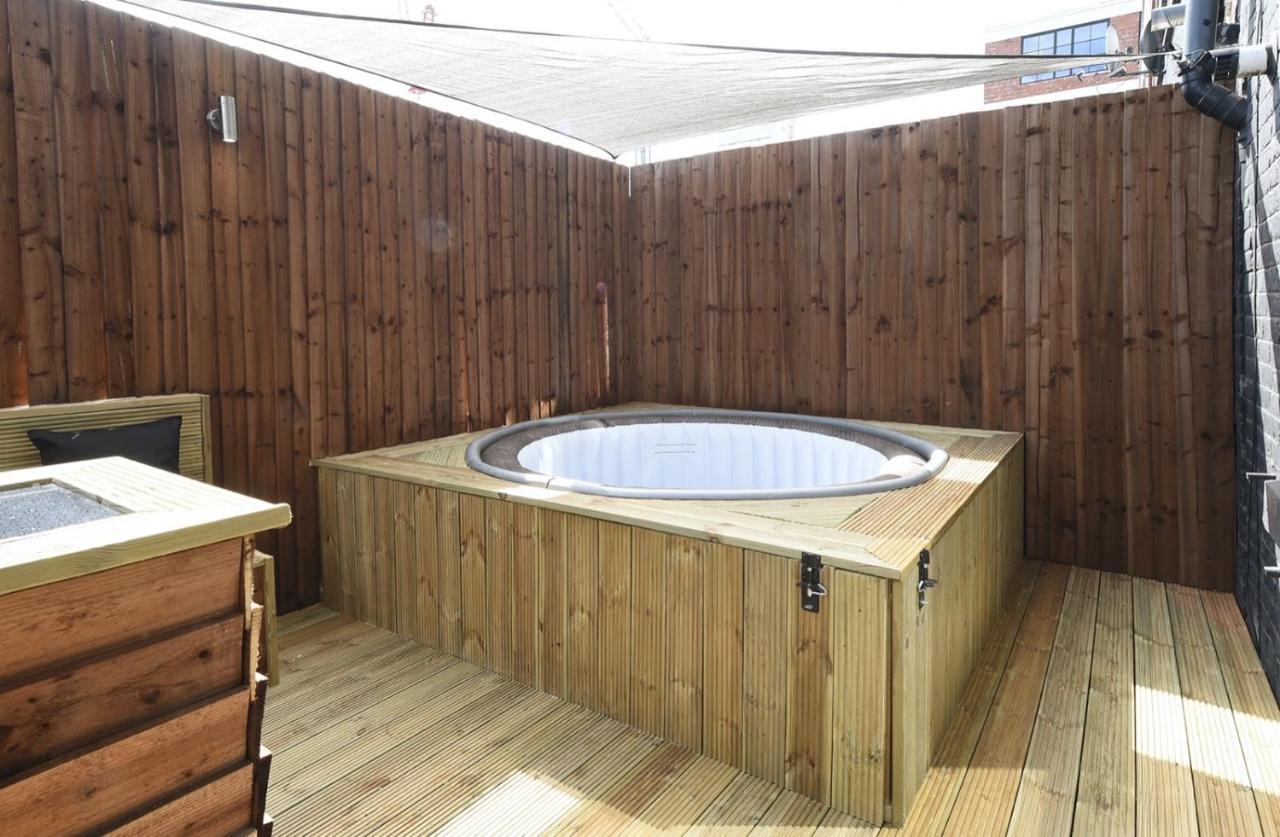 Slps 14 Hot Tub, Bar & Outdoor Terrace Leilighet Manchester Eksteriør bilde
